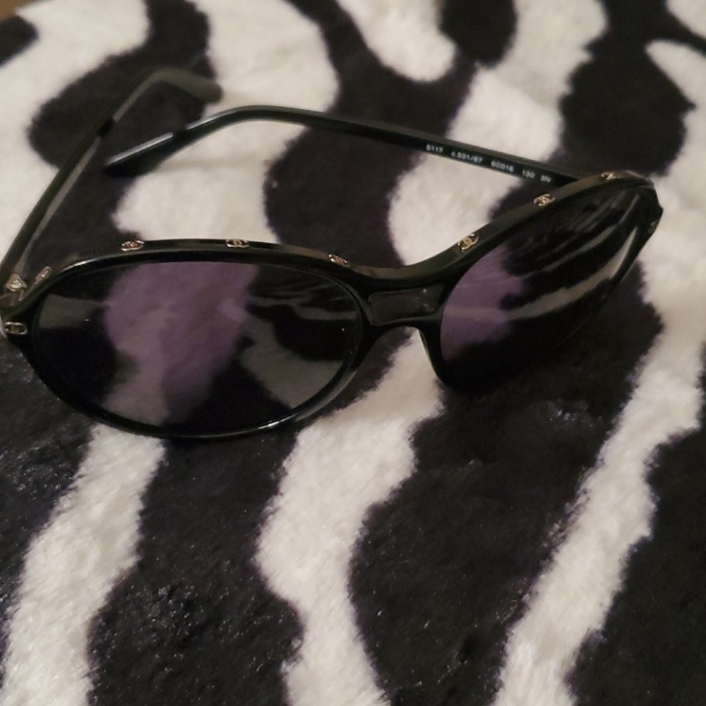 Sunglasses - Picture 2 of 7